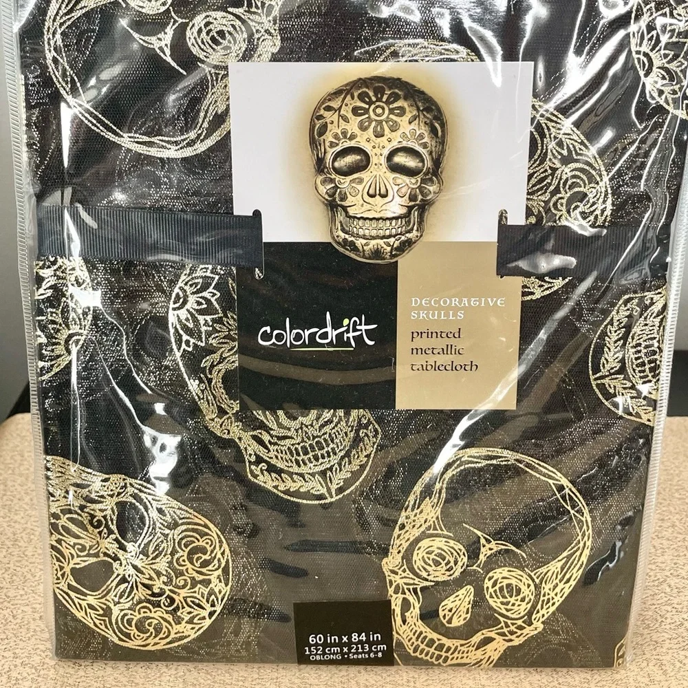 🆕Sheer Gold/Silver Metallic Printed Skulls Reversible Tablecloth